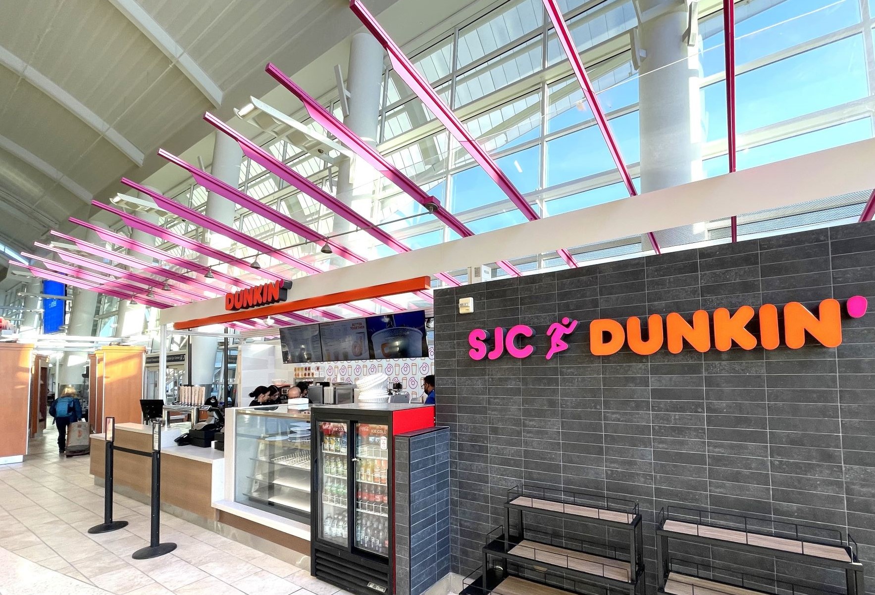 Dunkin' (Terminal B Baggage Claim) San José International Airport